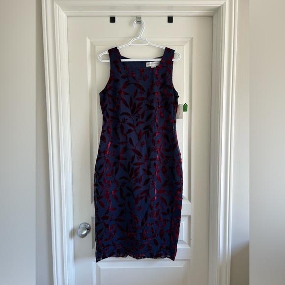 Maggy London Navy Blue Dress with Red Velvet Flowers - Size 10 - Picture 1 of 7
